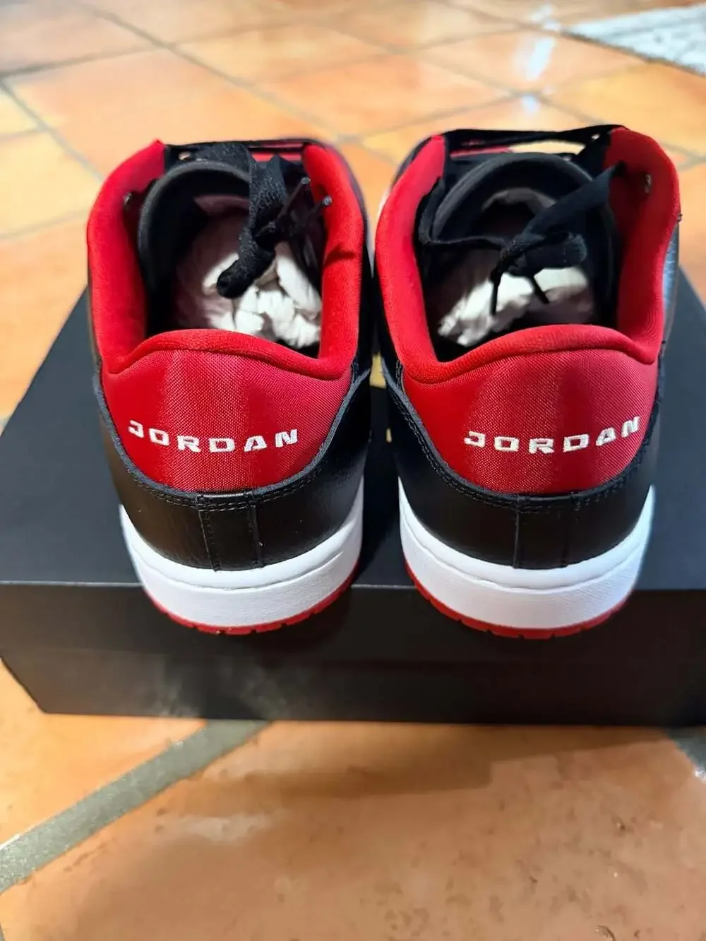 Jordan Court Connect Low Men's Sneakers - Black/Gym Red/White